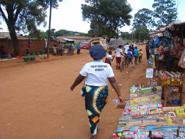 Espungabera: letzte Einkufe in Mocambique.