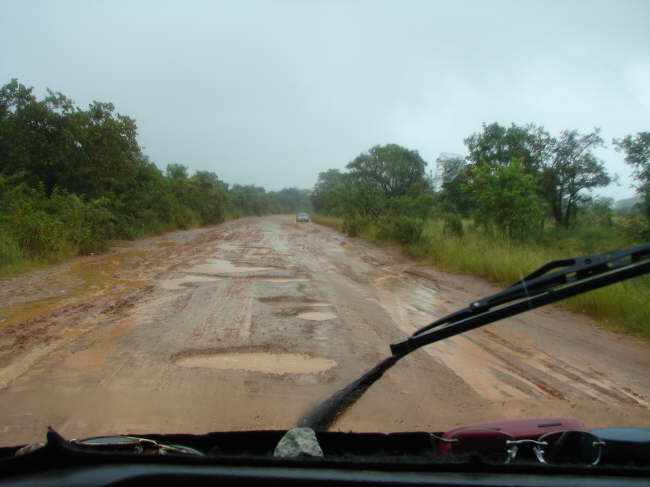 Piste bei Chipinge: endlich Asphalt !...?